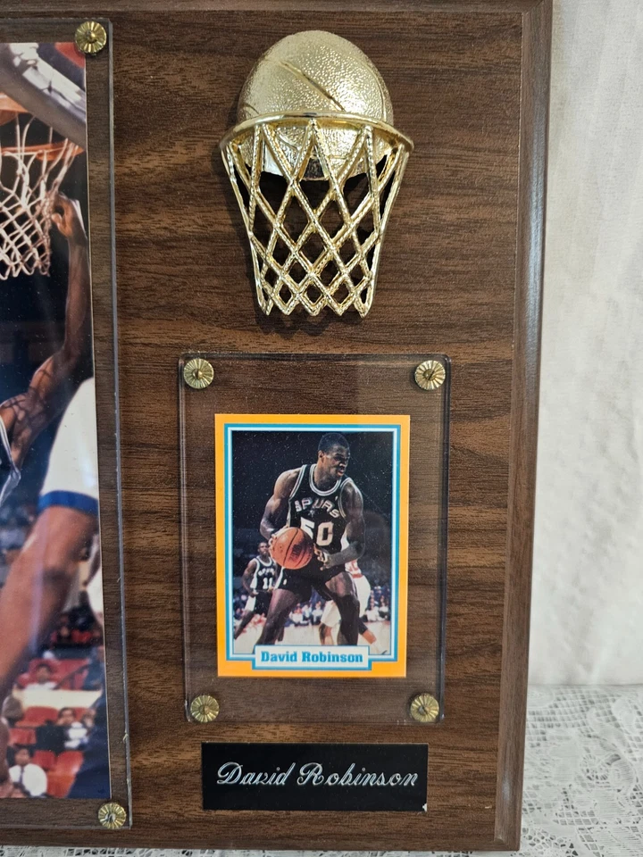 Tarjeta fotográfica David Robinson y aro dorado coleccionable placa de madera montaje en pared Foto 2 de 3