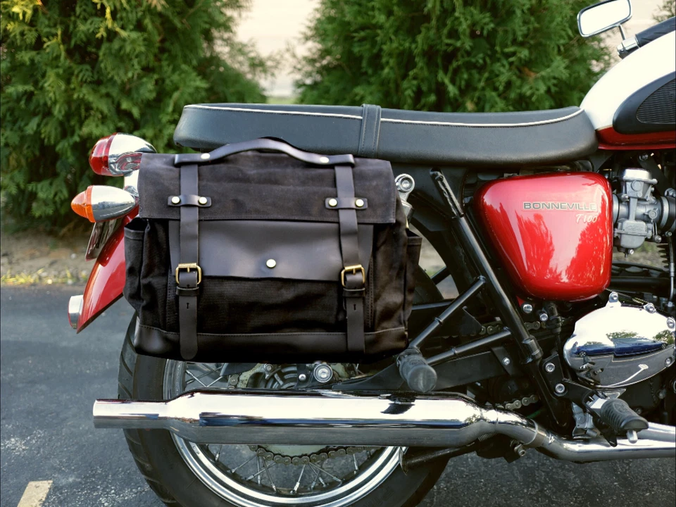 Bolsa de sillín Triumph Bonneville 2001-2015 con montaje negra (única) Foto 2 de 4