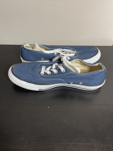 athletic navy converse