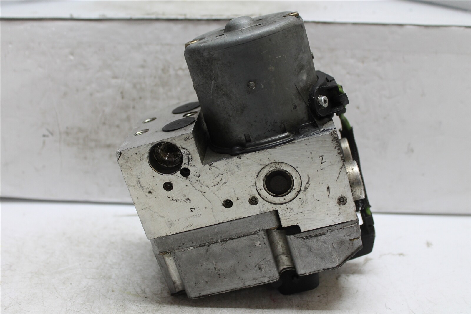 20042005 Buick Lesabre ABS Antilock Brake Pump Control 25768508 Module