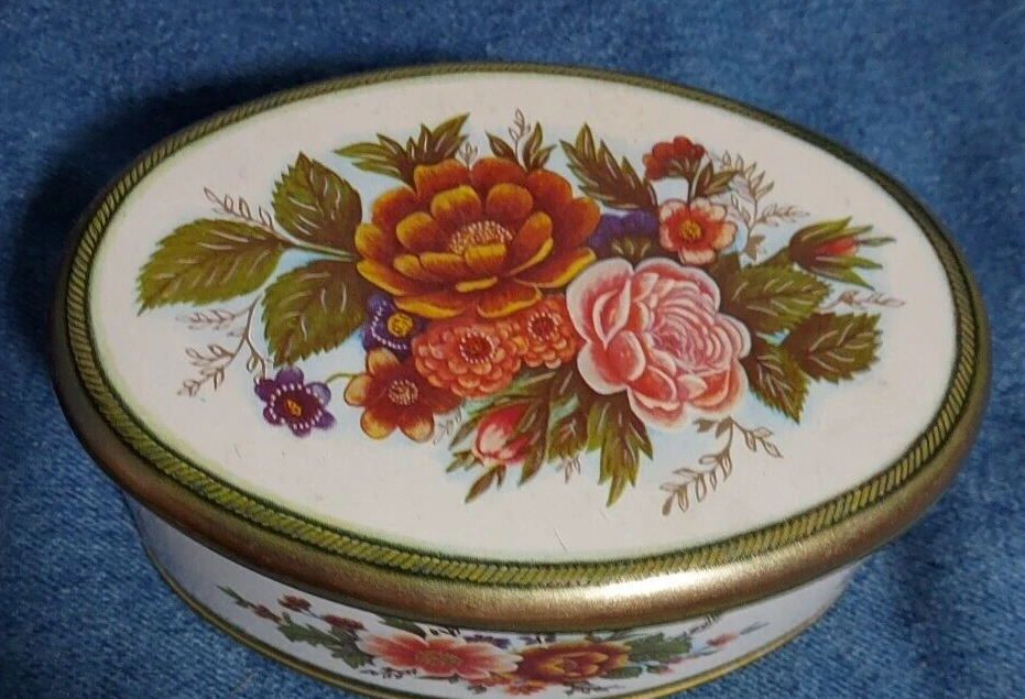 Vintage Meister Oval Collectable Floral Design Tin Made in Brazil 6" by 4" - Image 4 of 4