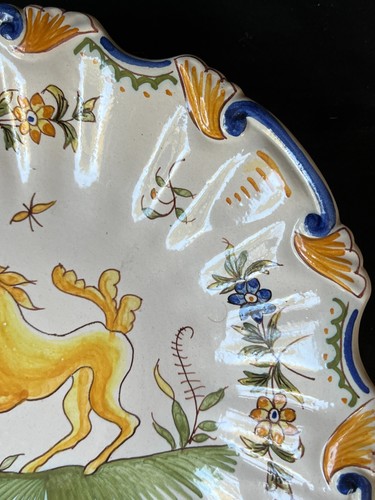 Ancienne assiette en faïence française De Moustiers licorne avec fleurs. Dos marqué - Photo 5 sur 9