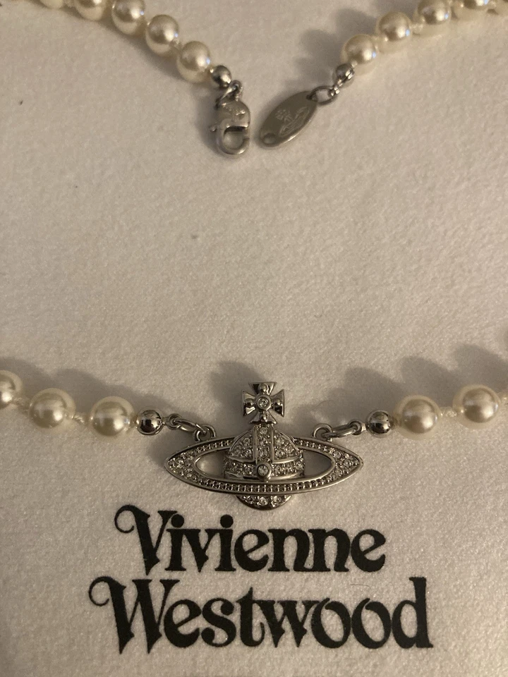 VIVIENNE WESTWOOD MINI BAS RELIEF PEARL CHOKER ORB PENDANT NECKLACE - Immagine 3 di 4