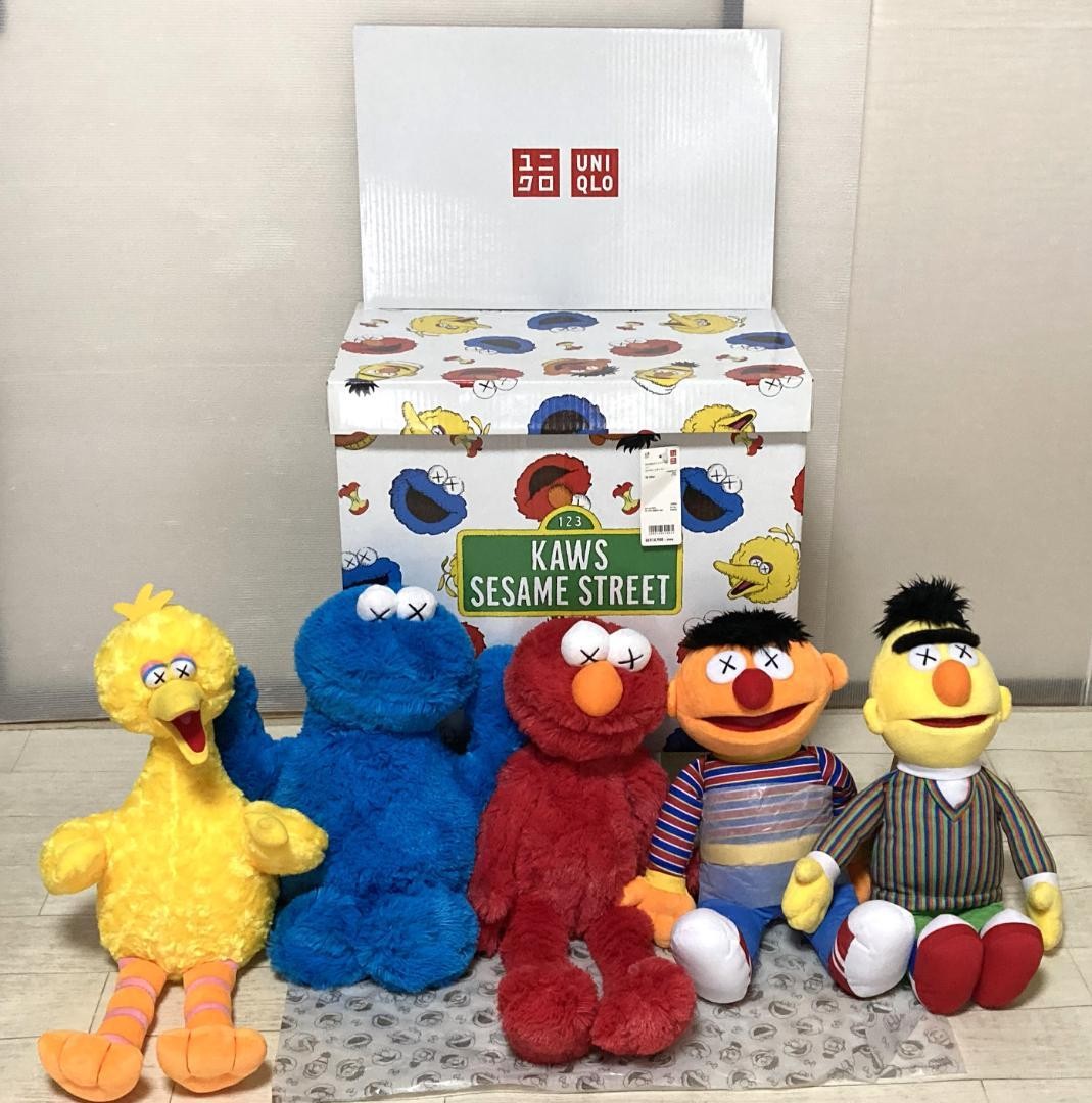 UNIQLO Cows x Sesame Street complete box with plush toy tag #d65a3b