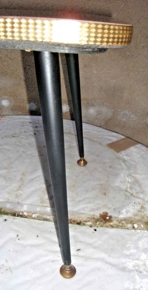 Table basse en formica, bout de canapé vintage années 1960/ 1970 de 35 X 35 cm - Photo 4/4