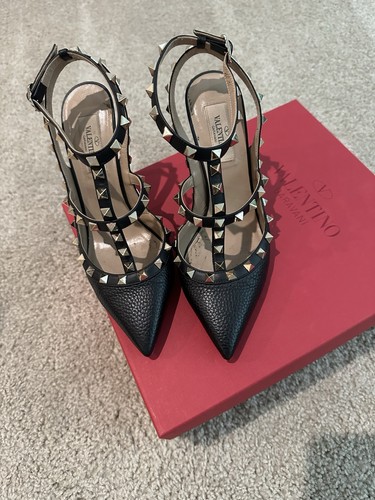 Valentino Pumps schwarz Lackleder Rockstud Größe 37