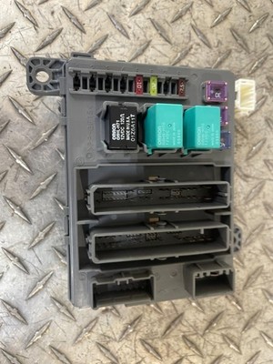 2007 07 Acura MDX Driver Left Trunk Fuse Relay Box STX-A100 A10000VSA OEM
