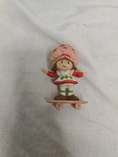 Strawberry Shortcake Skateboard  1982 PVC Figure American Greeting Corp