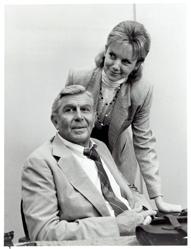 Foto original de la NBC 1986 Andy Griffith y Linda Purl en el set del programa de televisión "Matlock" - Imagen 1 de 2
