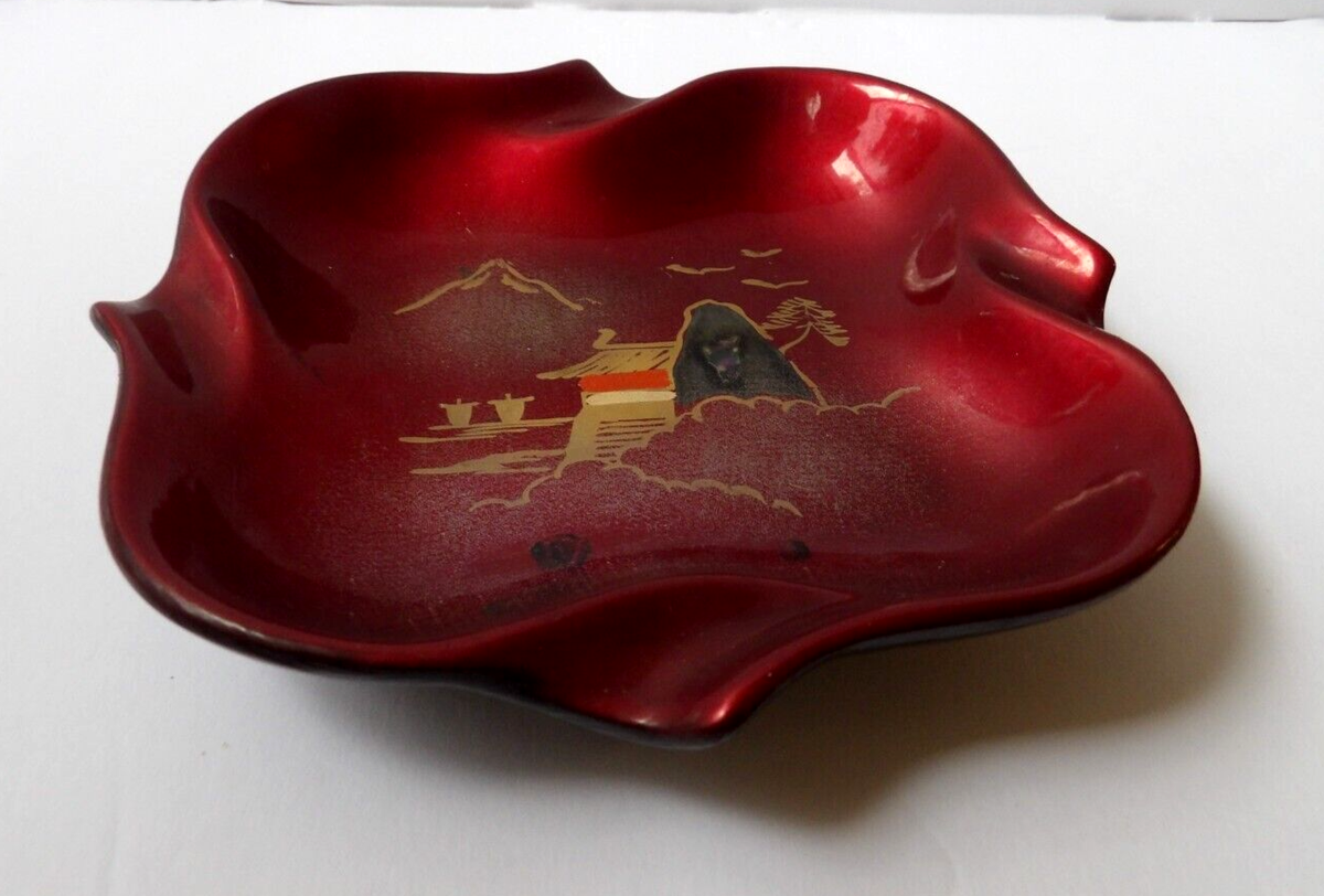 Japanese Vintage Laquerware Ashtray or Trinket Tray. 5-1/4