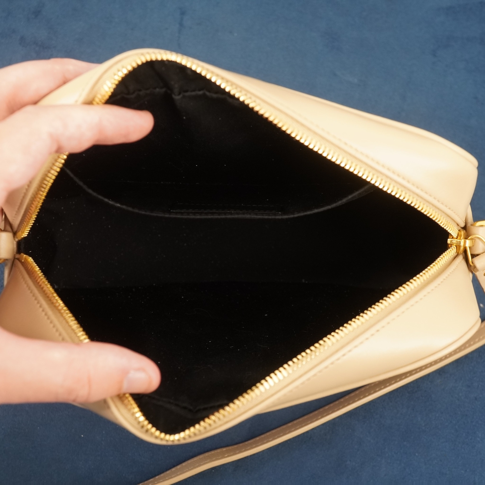 SAINT LAURENT Borsa fotocamera Lou Medium YSL con tasca in pelle trapuntata spedizione gratuita USA