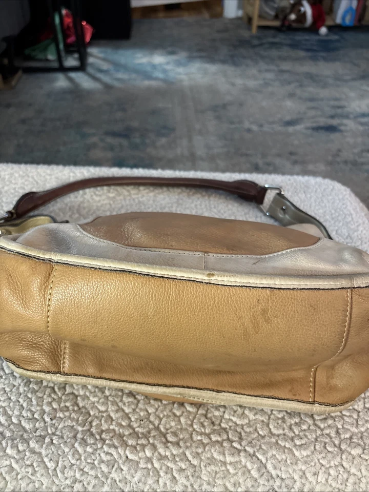 Bolso de Hombro Hobo B. Makowsky Grande Bronceado Claro y Oscuro Cuero Suave Genuino Foto 3 de 4