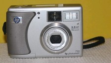 H P PHOTOSMART 735 3.2MP DIGITAL CAMERA. NO SD CARD. READ THE DESCRIPTION.
