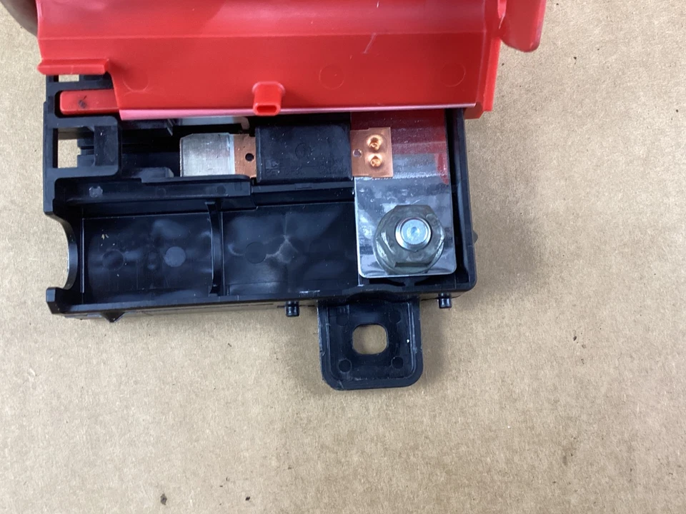 BMW 320i xDrive 2013-2018 distribuidor de batería positiva B+ caja de fusibles de alimentación OEM Foto 2 de 4