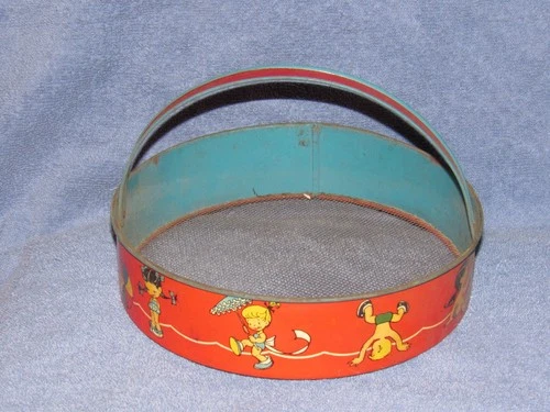 Nice Ohio Art Elaine Hileman Tin Toy Sand Sifter Circa 1950's 8 inches