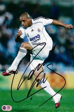 ROBERTO CARLOS SIGNED REAL MADRID LEGEND 12X8 PHOTO (ACG CERT AG17137)
