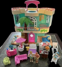 2000 FISHER PRICE SWEET STREETS BEACH HOUSE Dollhouse COMPLETE ++