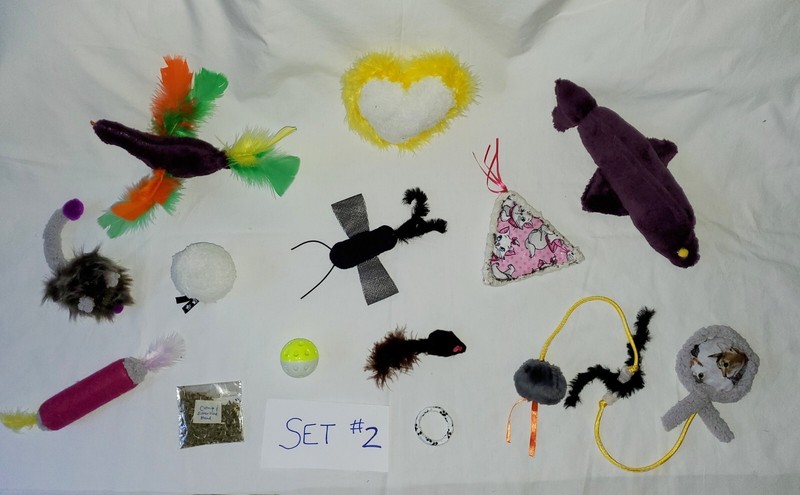 12 tough CAT TOYS #2~big bird,fish,bug,heart,mouse -catnip,jingle,crinkle etc!