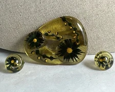 Mint Apple Juice Reverse Carved Bakelite  Scarf Fur Clip With Screwback Earrings