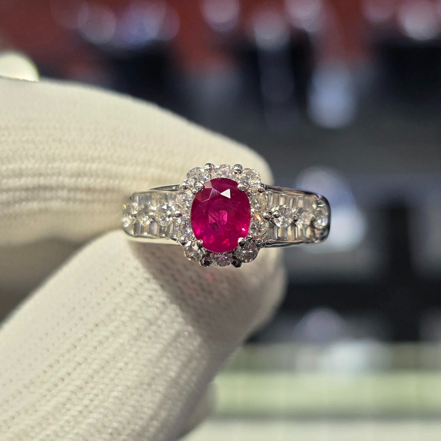 GIA-zertifizierter lebendiger roter Taubenblut burmesischer Rubin 1,16 kt Diamant Ring Pt900