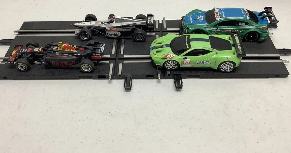 Enorme Juego de Pista de Coche Ranura Carrera Go Escala 1/43 4 Coches Ranura y Más Leer Foto 2 de 4