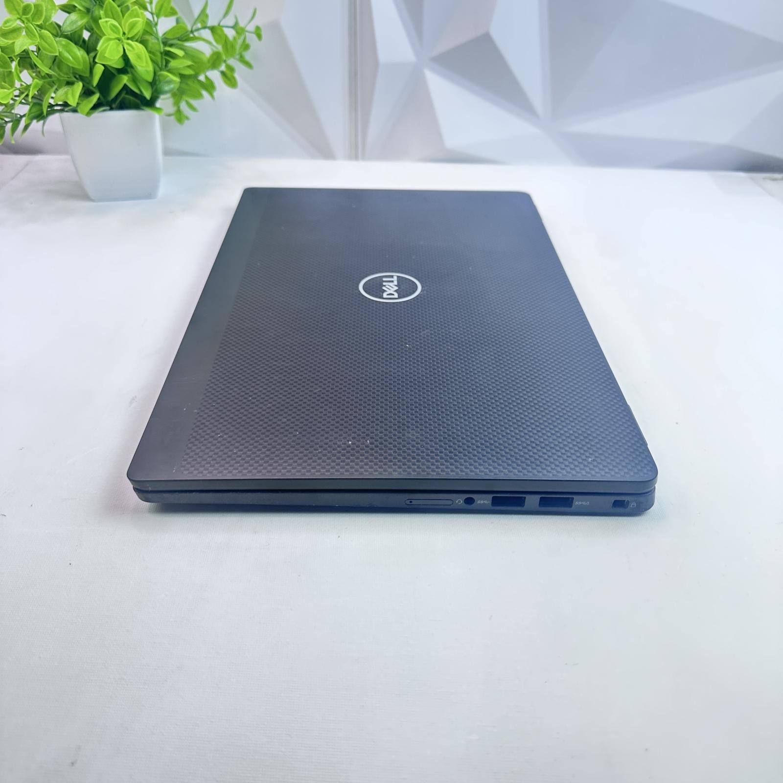 Dell Latitude 7410, 14-Inch Laptop, with Intel Core i5 10th Gen., 500 GB SSD (Solid State Drive), Windows 11 Pro