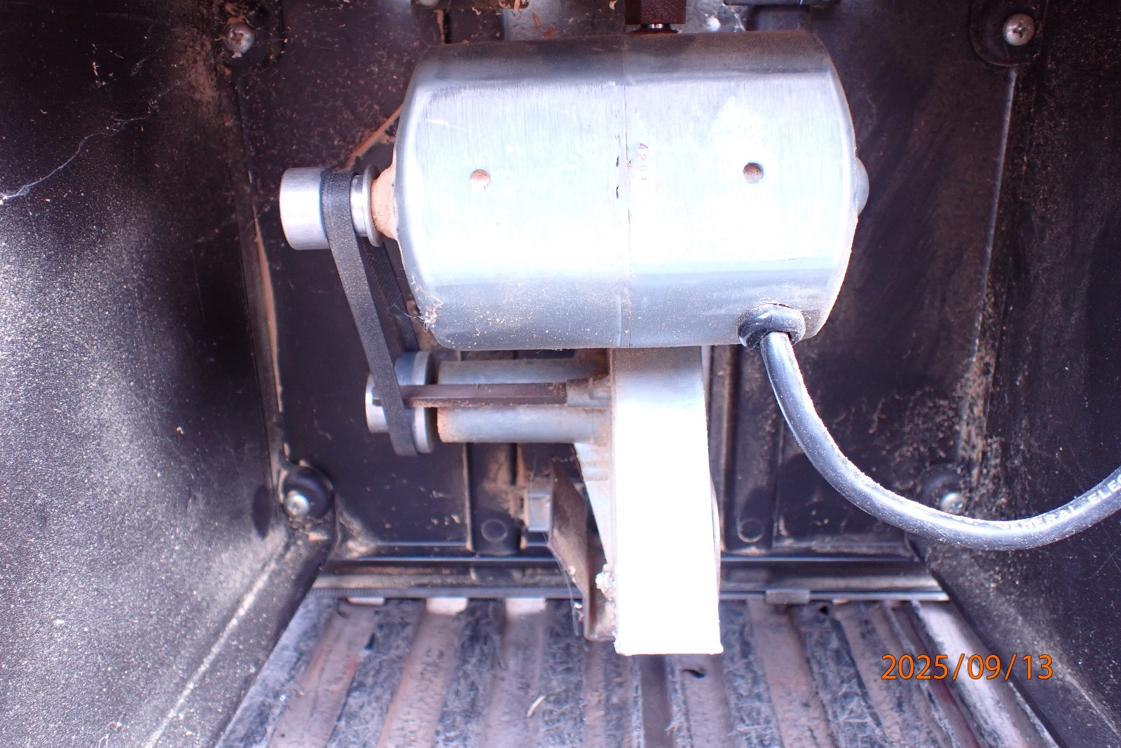 VINTAGE DREMEL 580 TABLE SAW W/ RIP FENCE AND MITER GAGE GAUGE