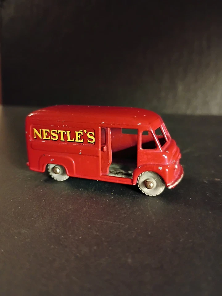 Furgoneta Matchbox #69A Commer 30 CWT "NESTLE'S" roja 1959 Foto 2 de 4