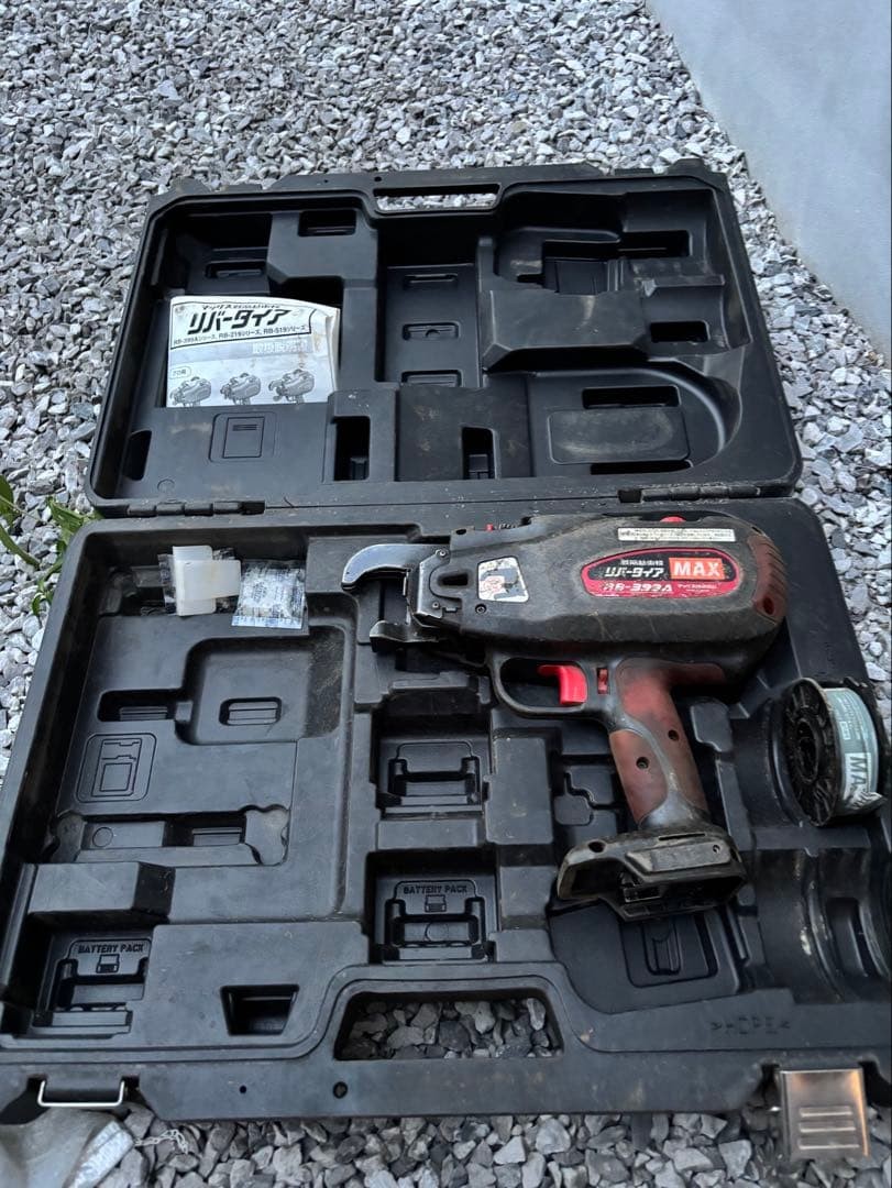 MAX RB-399 A /4.0A 14.4V Rebar Tier Binding Machine Used