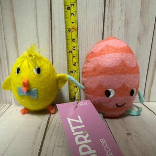 Target Spritz Pasqua Feltro Coppia Figura Pulcino Uovo Tenendo per mano 2023 - Foto 5 di 5