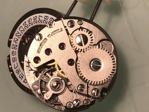 NEW OLD STOCK INT 17 JEWELS WIND-UP WRISTWATCH MOVEMENT CAL. INT 380019 CALENDAR - Picture 4 of 5