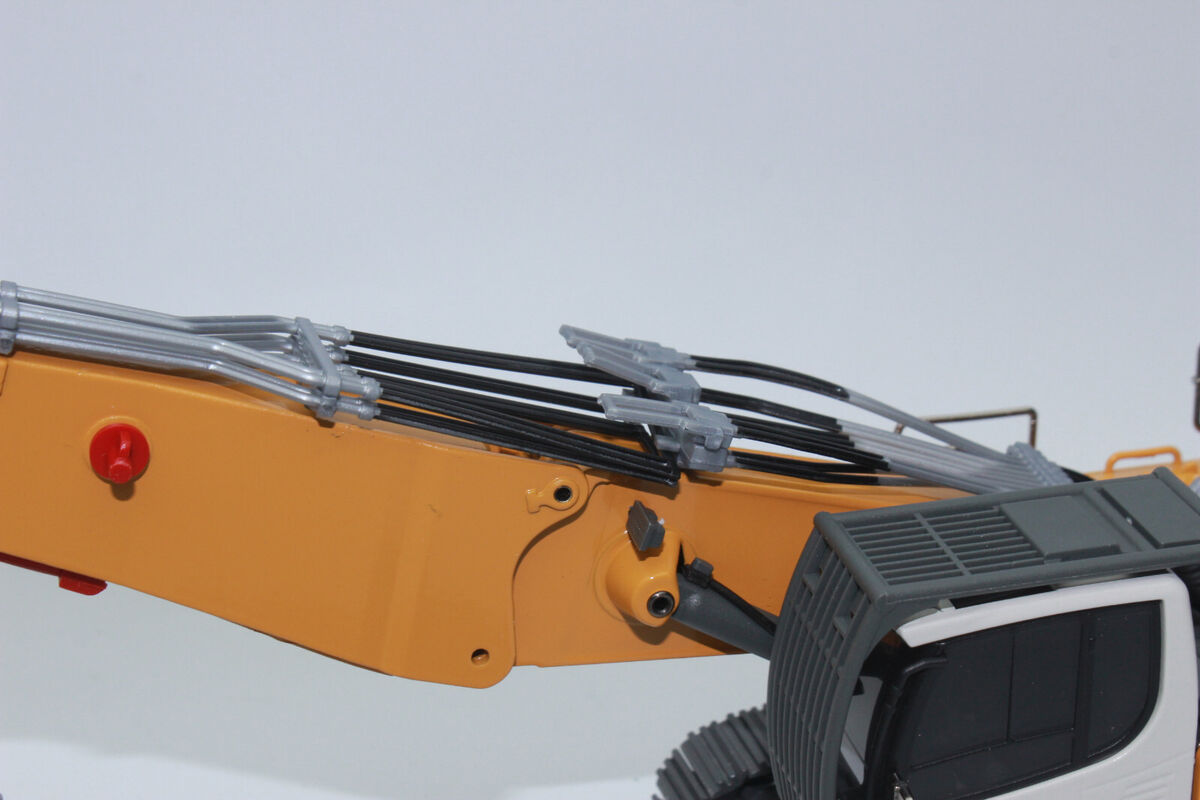 Conrad 2222 Liebherr R 940 Demolition Excavator 1:50 Boxed Conrad 2222 Liebherr R 940 Demolition Excavator 1:50 Boxed