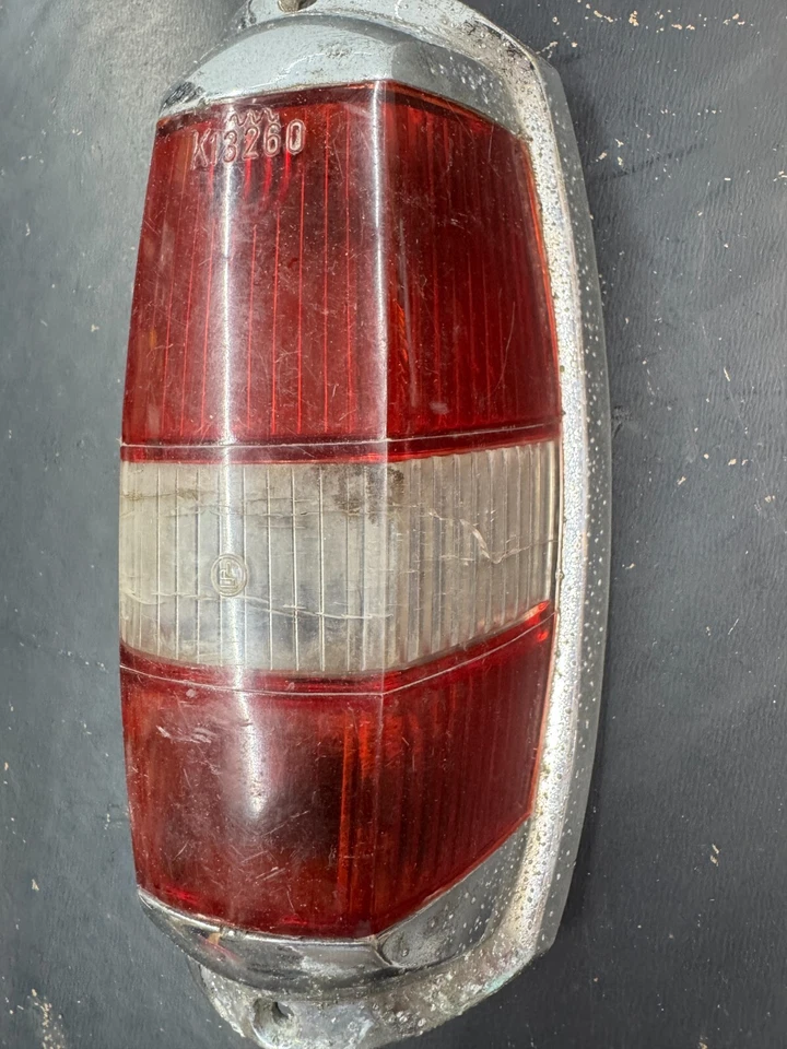 MERCEDES BENZ 190 SL / LANTERNA TRASEIRA / 1960-61-1962 - Imagem 2 de 4