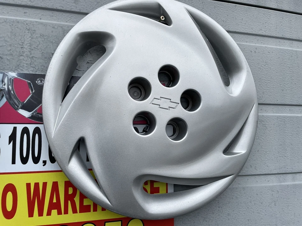 "Chevrolet Cavalier 1992-94 tapacubos originales atornillados, como nuevo usado" Juego 4 Bonito Foto 3 de 4