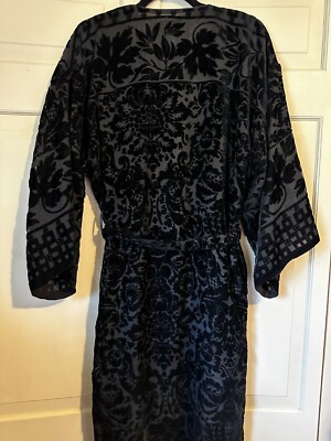 Oscar de la Renta Black Velvet Robe - Luxurious Designer Elegance - Lightly Worn