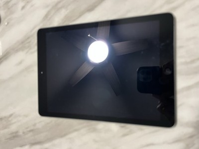 Apple iPad Air 1st Gen 9.7'' 32GB Wi-Fi And 4G Model | READ DESCRIPTION