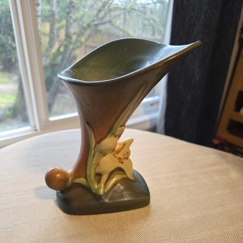 Vintage Roseville Art Pottery Brown Zephyr Lily Cornucopia 203-6”