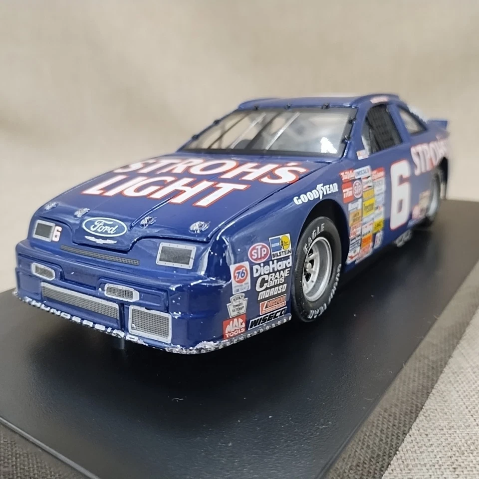 Lionel 1:24 Mark Martin #6 Stroh's Light Rockingham 1ª vitória 1989 Thunderbird LE - Imagem 2 de 4