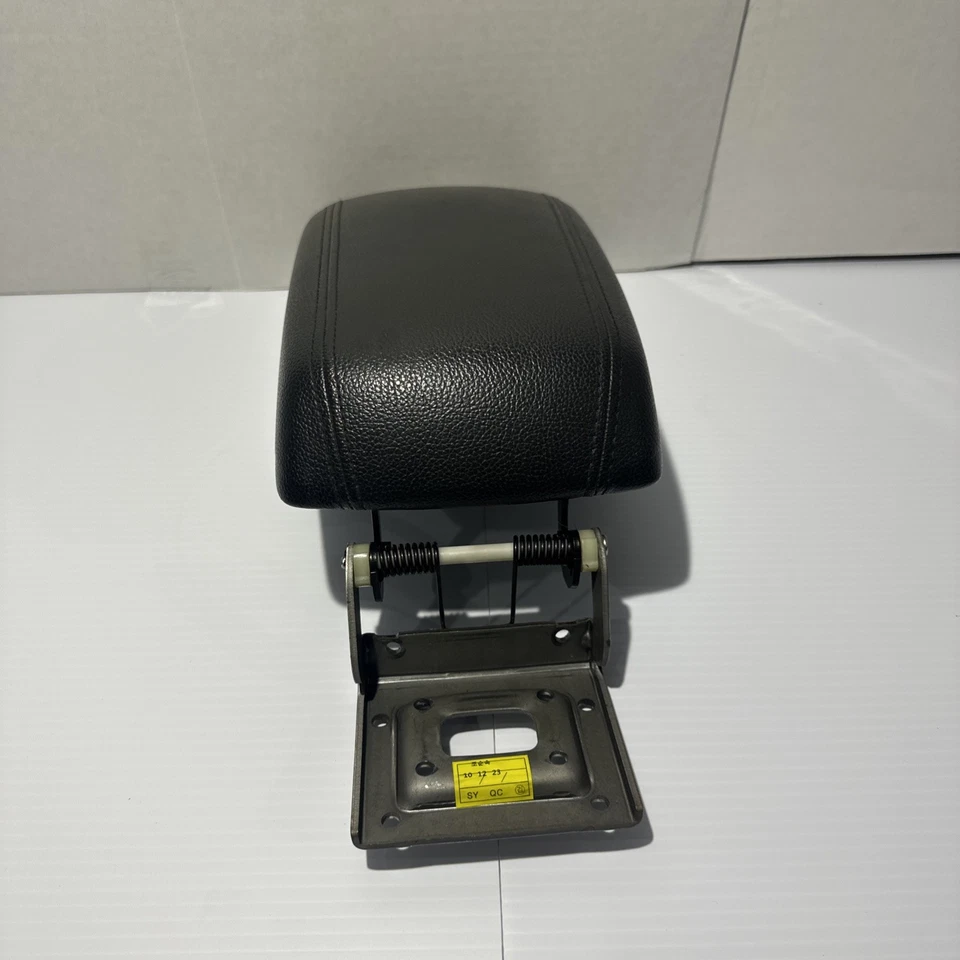 2011-2015 Kia Optima Center Console Lid 84660-4C210NBB Black - Image 3 of 4