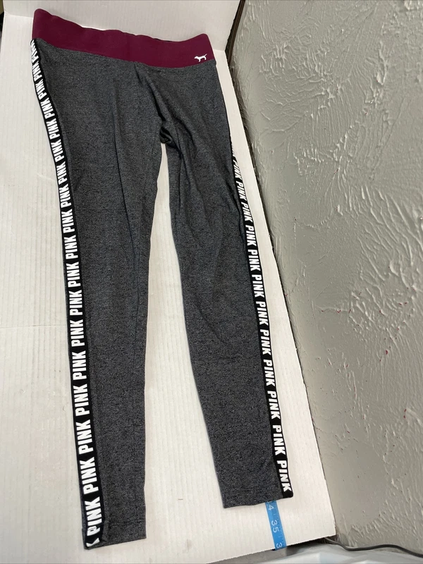 victoria-secret-vs yoga leggings