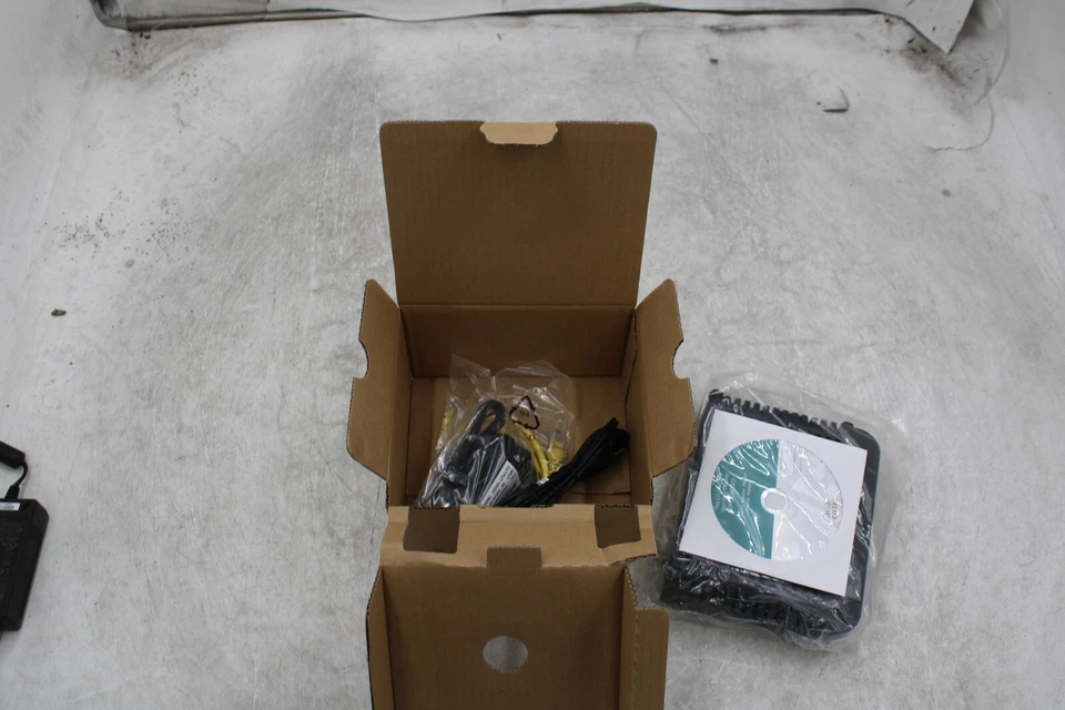 New Open Box Cisco DPC3825 4-Port DOCSIS 3.0 Wireless Wi-Fi Router w/ Adapter - Image 2 of 3