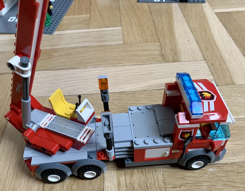 LEGO City 7945 Fire Station, foto 4 de 5