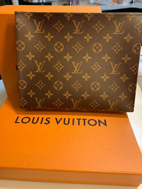 lv pouch womens