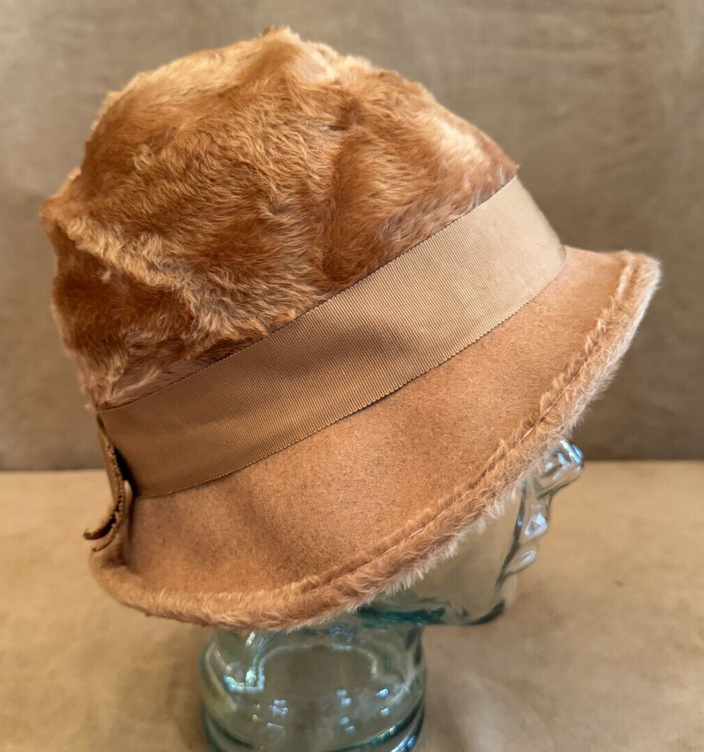 Gwen Pennington Brown fur Hat Caravelle Cloche Made In Italy  display picture 3
