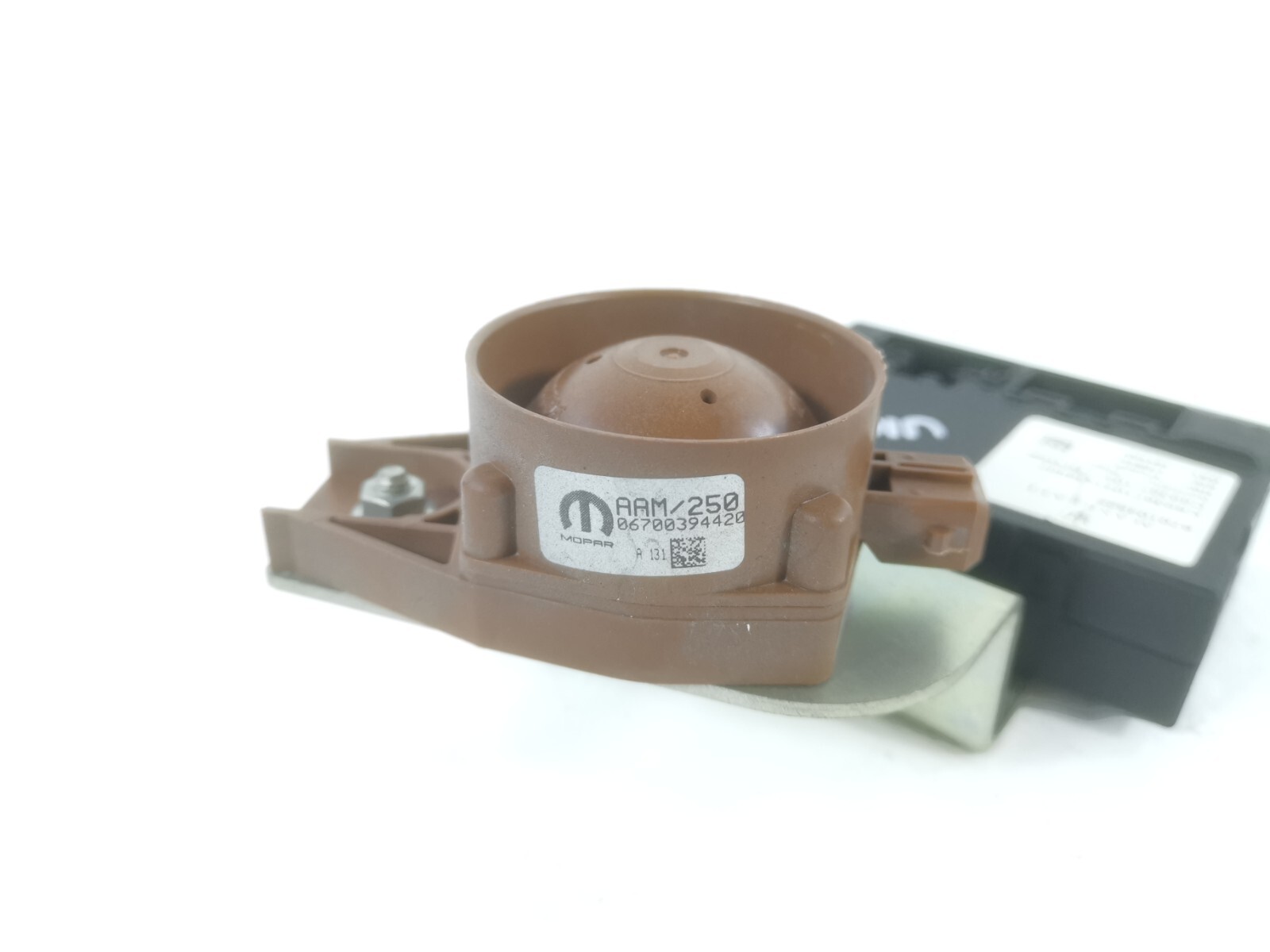 17-20 MASERATI Levante REAR LIFTGATE CONTROL MODULE ECU 670104525