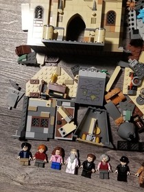 LEGO Harry Potter Hogwarts Castle & 8 Minifigures Set Missing parts Please View 