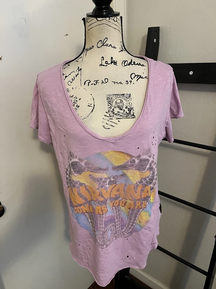 Camisa Trunk LTD Nirvana púrpura Come As You Are gráfica envejecida para mujer talla M Foto 2 de 4