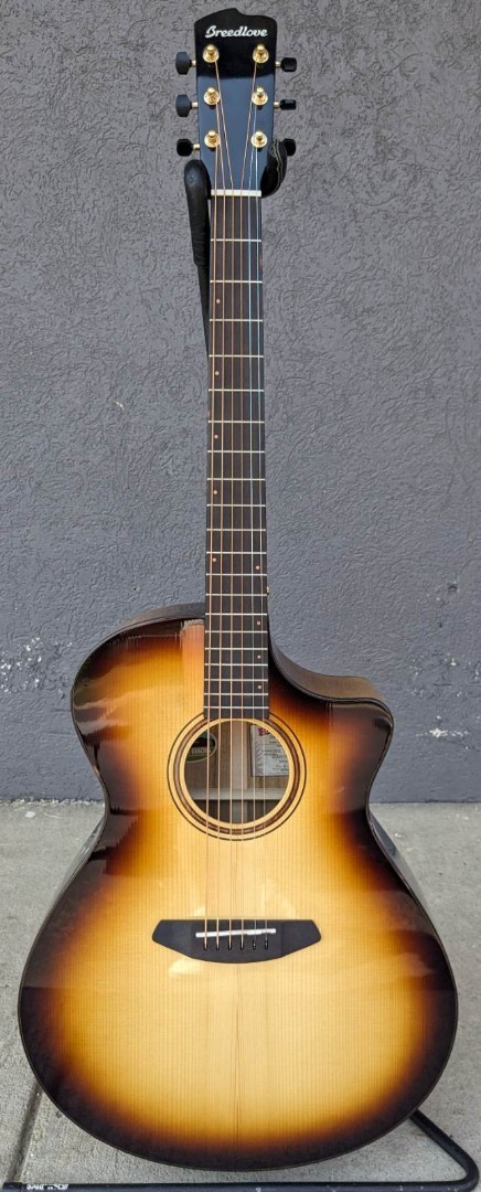 Акустическая электрогитара Breedlove Artista Pro Series Concerto CE Жженый янтарь 101490₽