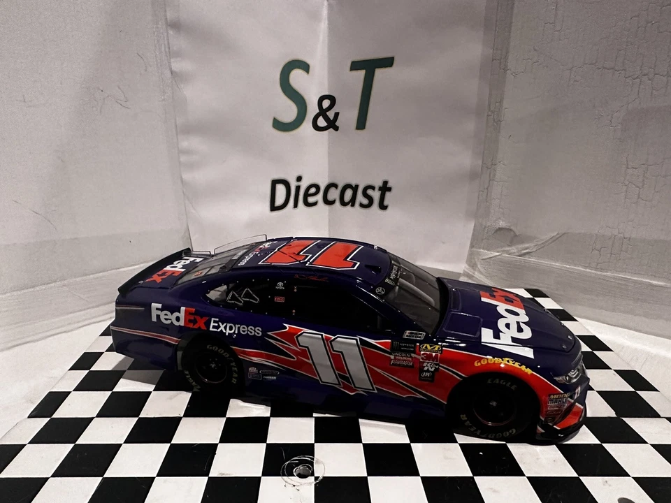 Denny Hamlin Joe Gibbs #11 2018 1/24 FedEx Express Toyota Camry Action Foto 2 de 4