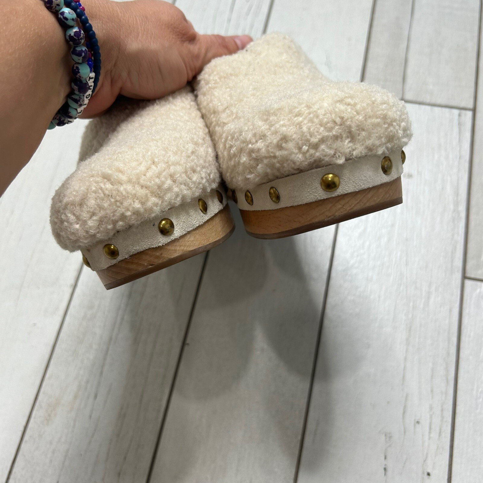 SAOLA Zoccoli donna J.Crew avorio shearling pelliccia sintetica borchie bordo suola legno taglia 9